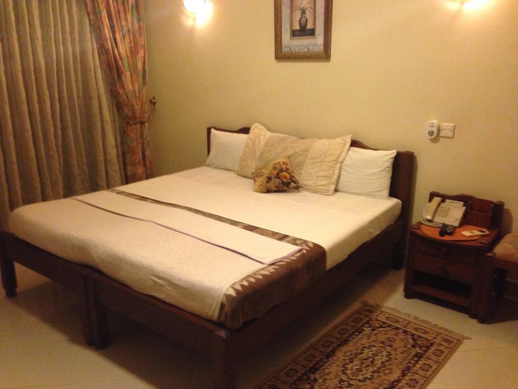 Tudor Water Sports Hotel Mombasa Bagian luar foto