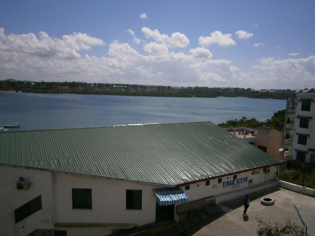 Tudor Water Sports Hotel Mombasa Bagian luar foto