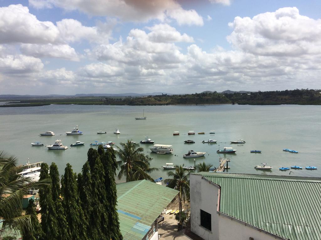 Tudor Water Sports Hotel Mombasa Bagian luar foto