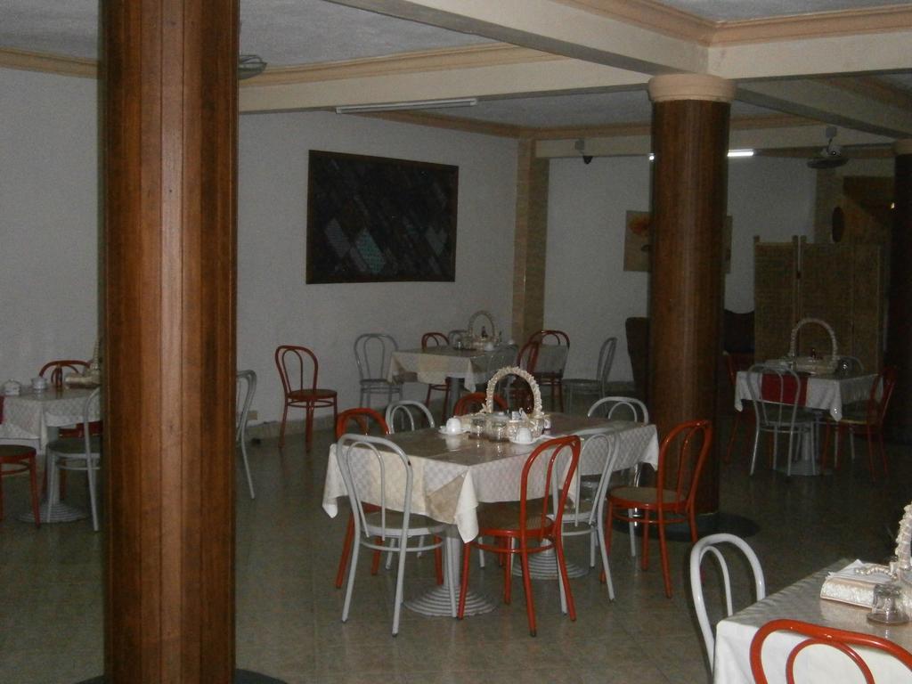 Tudor Water Sports Hotel Mombasa Bagian luar foto