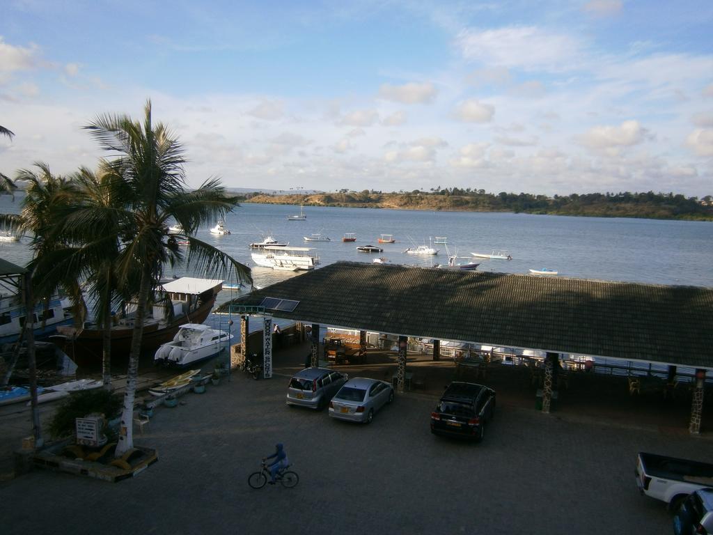 Tudor Water Sports Hotel Mombasa Bagian luar foto
