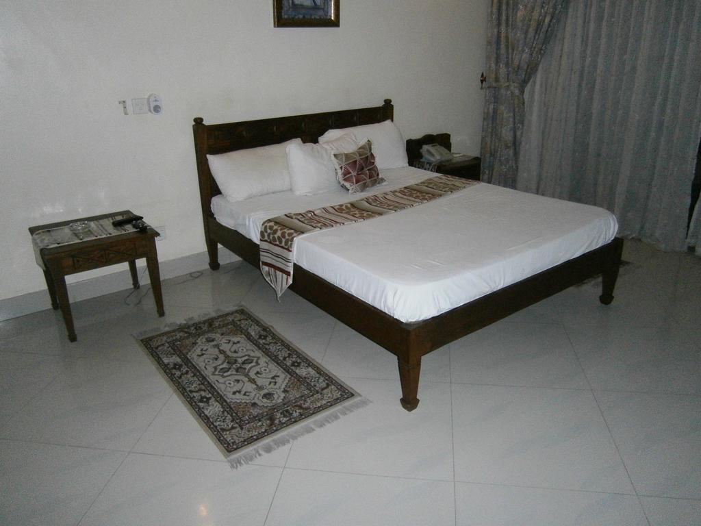 Tudor Water Sports Hotel Mombasa Bagian luar foto