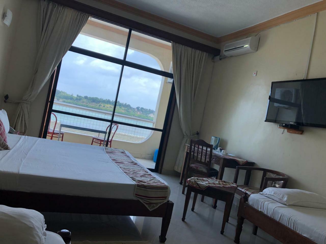 Tudor Water Sports Hotel Mombasa Bagian luar foto